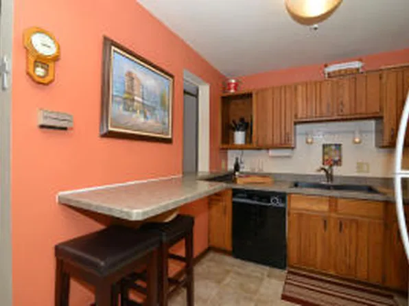 4253 W Rivers Edgge Cir #11, Milwaukee, WI 53209