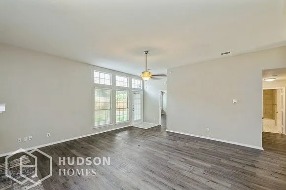 4136 Clary Dr — Photo 5