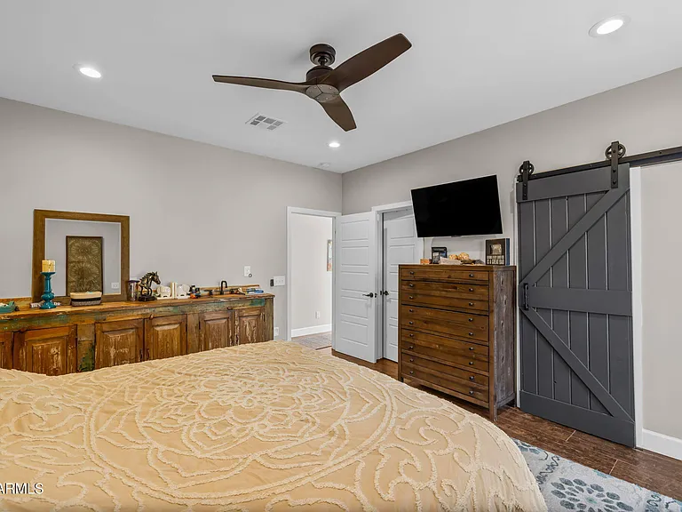 4402 E Turney Ave — Photo 30