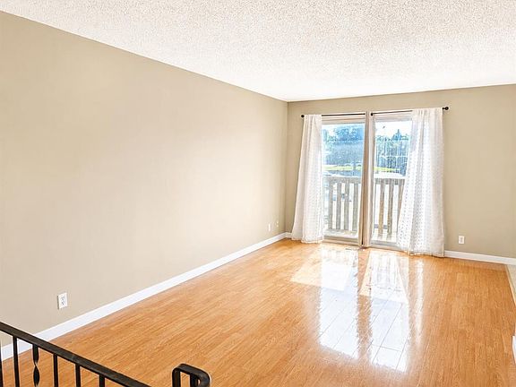 4th image of 5 Acadia Rd W #35