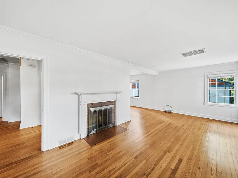1424 Lyon Ct — Photo 3