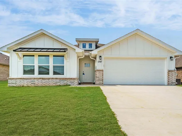 1707 Edwards St, Pea Ridge, AR 72751