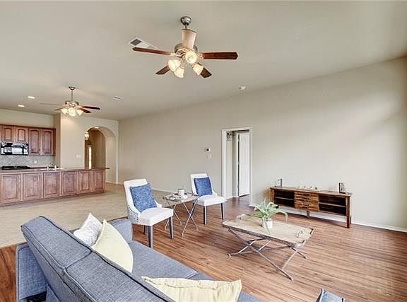5th image of 1036 Four Seasons Farm Blvd