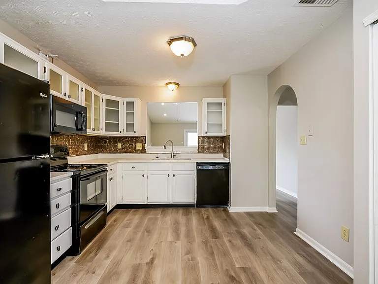1215 Paul Dr — Photo 8