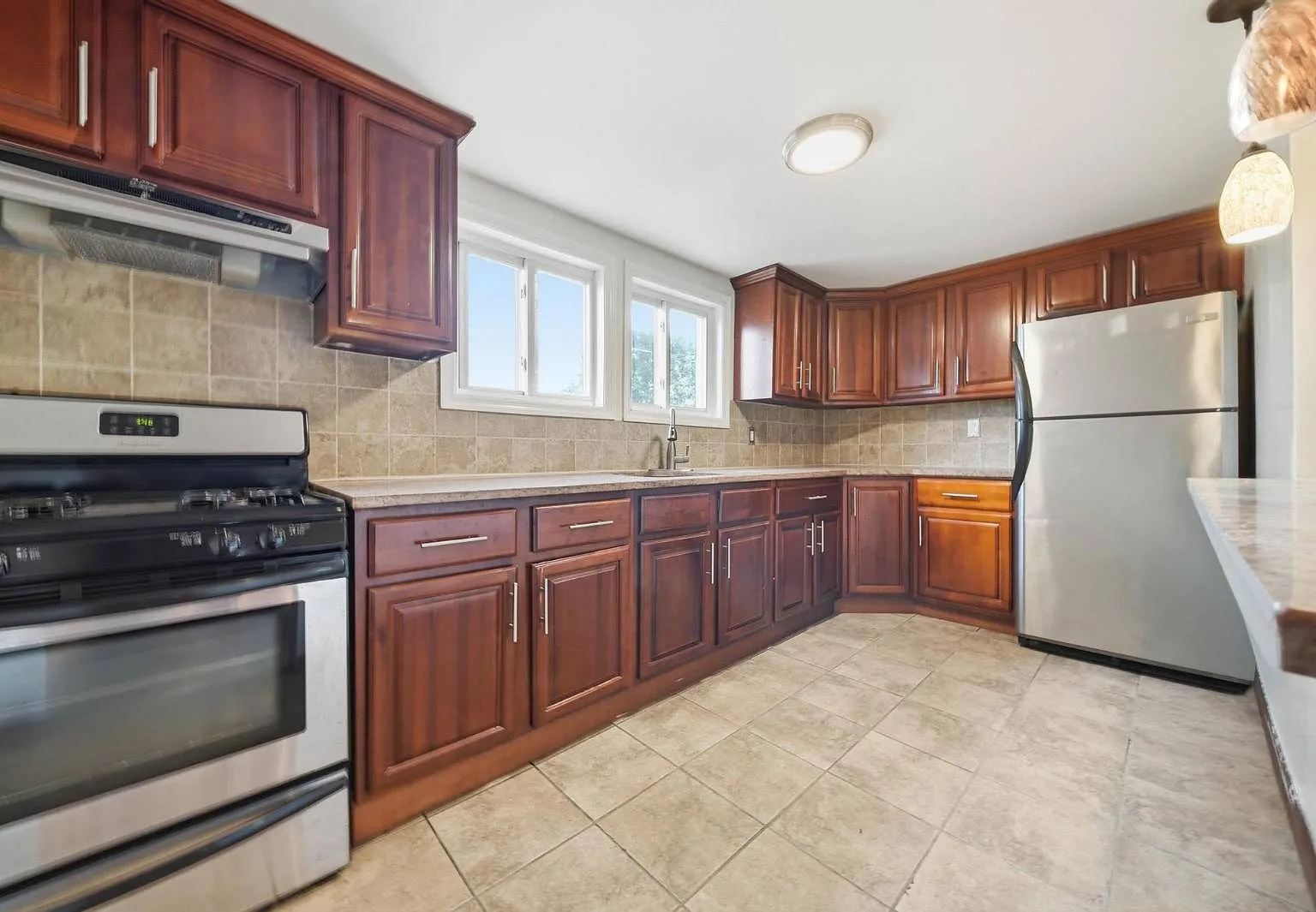 4 bed, 2.5 bath, 1883 sqft, $4,000 — Photo 3