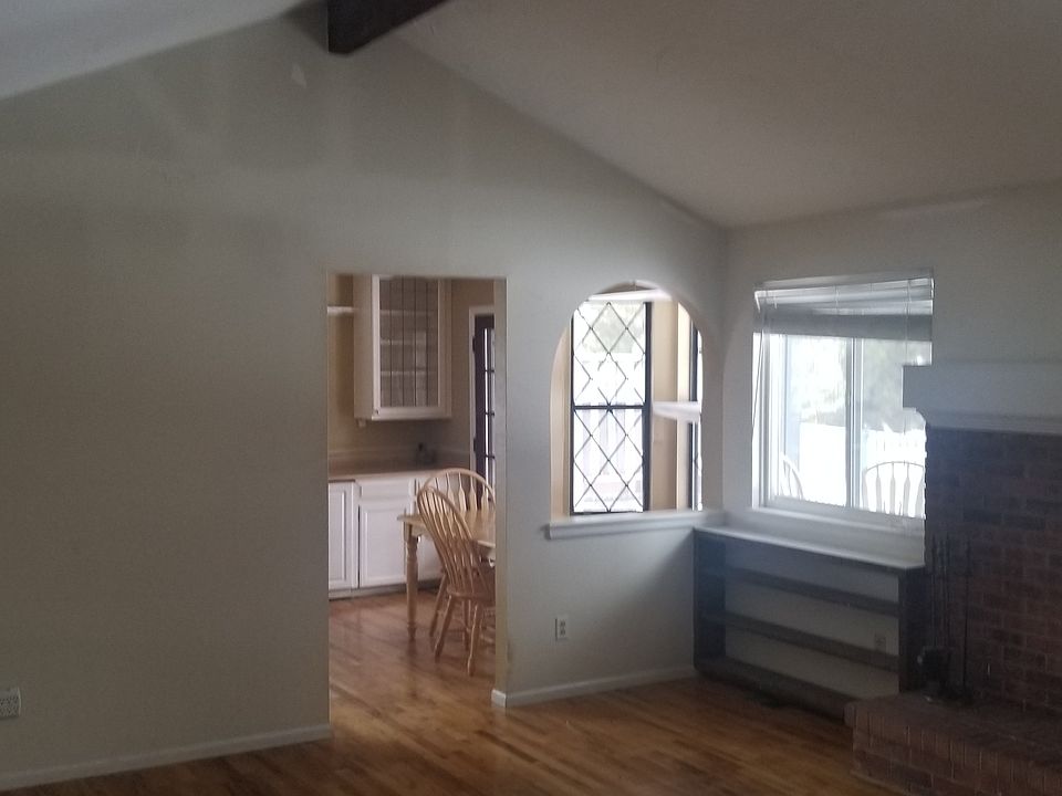 2nd image of 5564 S Lee St