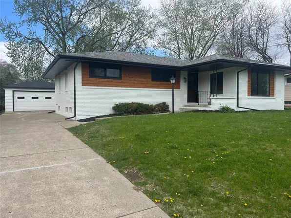 3924 65th St, Urbandale, IA 50322