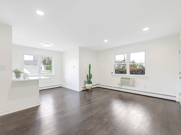 232 Lawton Avenue image 6 of 13