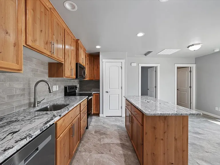 254 Monroe St #2 — Photo 6