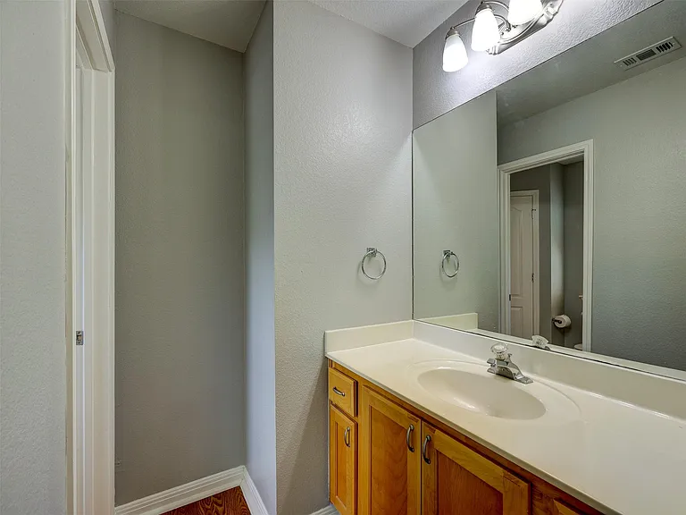 1554 Homewood Cir — Photo 29
