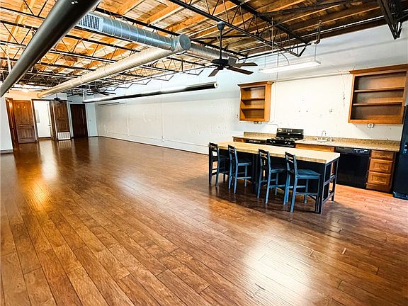 5th image of 211 N Main St APT 22