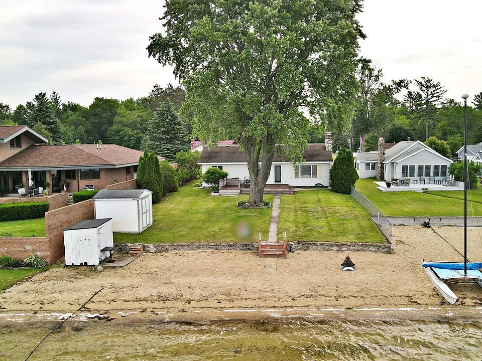 556 S Lakeshore Dr, Lake City, MI 49651 Zillow