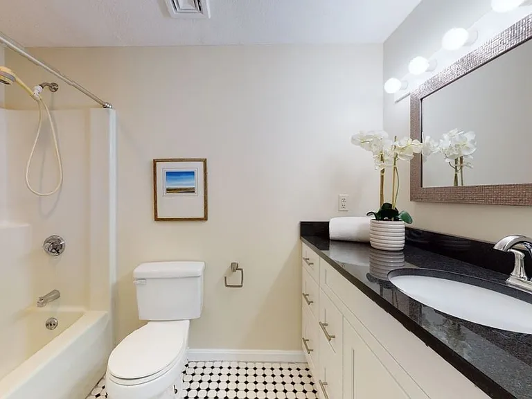 137 Glenville Ave — Photo 10
