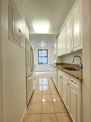 4th image of 340 E 57th St APT 5C