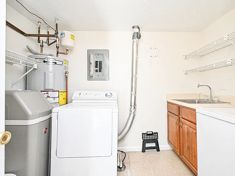 3021 Stratford Ct #1 — Photo 35