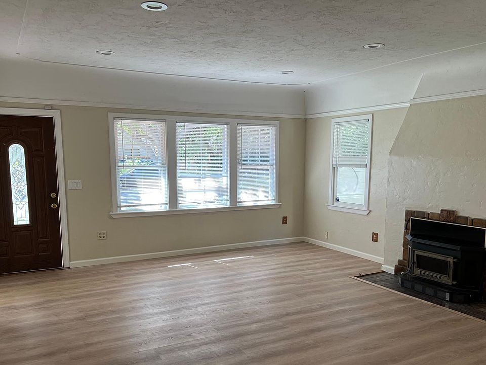 1st image of 458 Esther Ave