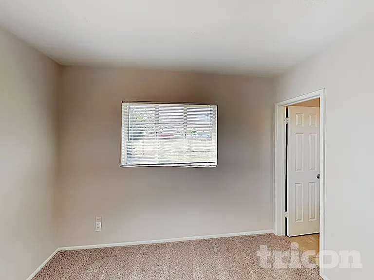 667 W Ivanhoe St — Photo 19