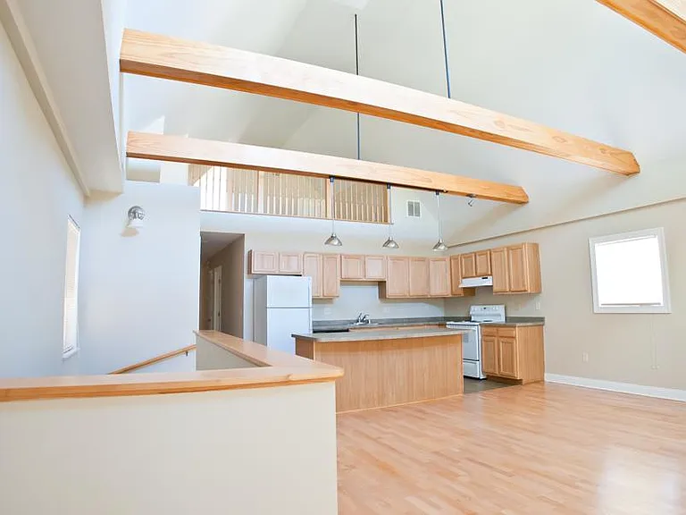 3255 N Oakland Ave #UPPER — Photo 30