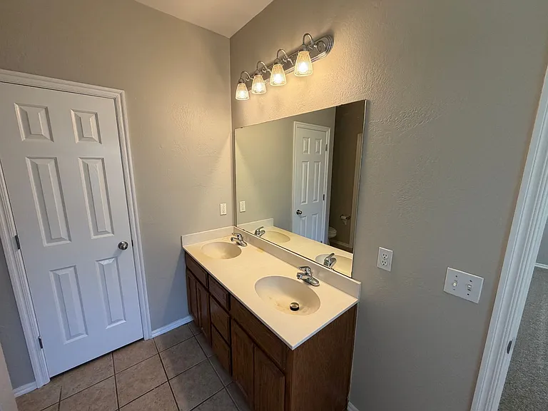 411 S Pointe Ln — Photo 16