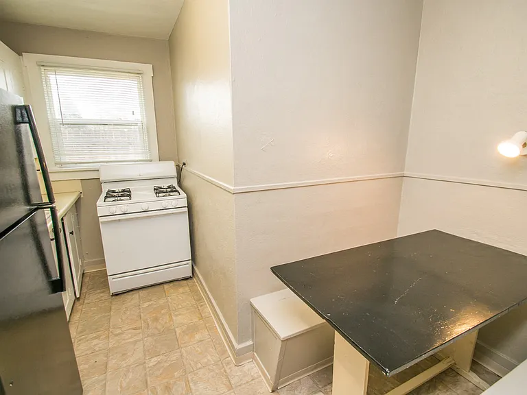 285 Zenobia Street — Photo 12
