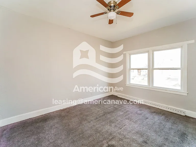541049_004_wm_-_living_room_13413349.jpg