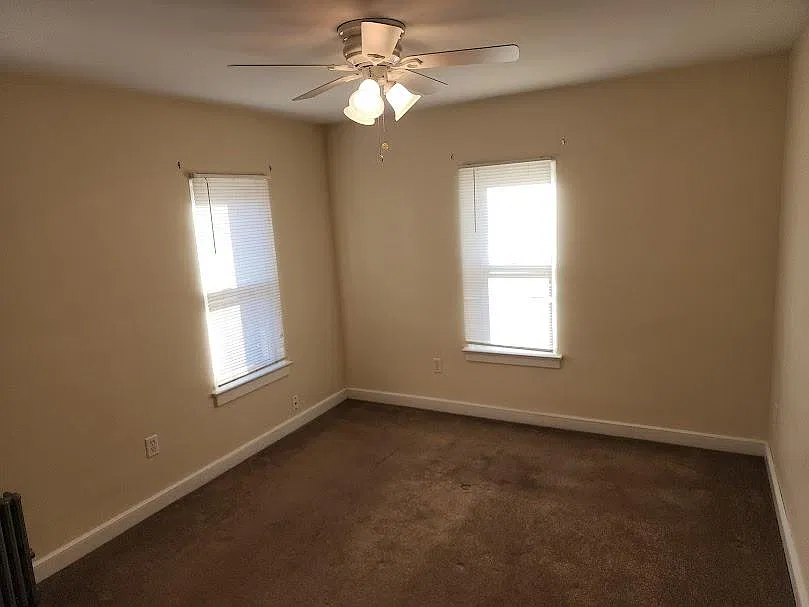 2 bed, 1000 sqft, $1,050 — Photo 3