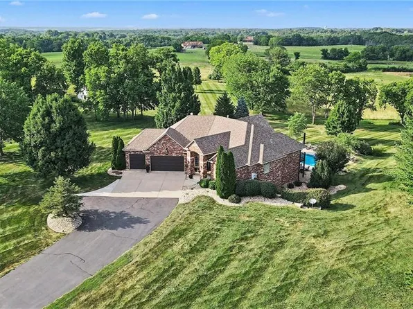 4808 NE 137th St, Smithville, MO 64089