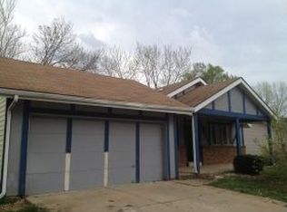 12054 El Camara Dr, Florissant, MO 63033