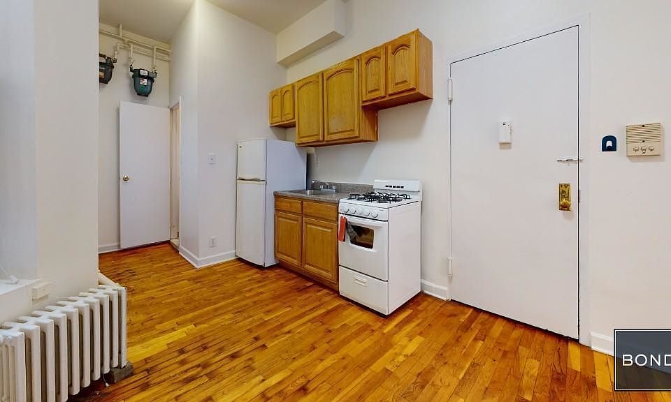 2nd image of 155 E 99th St APT 2