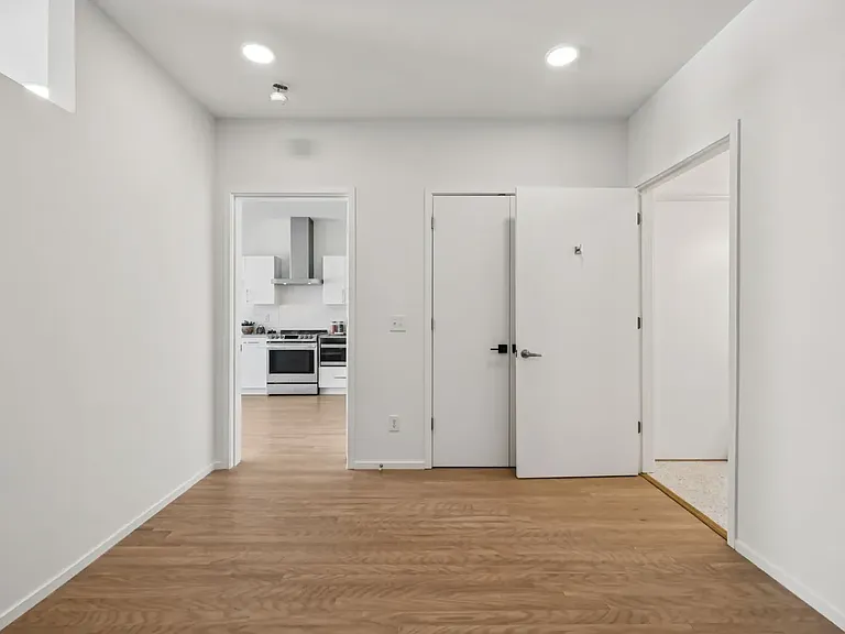 806 Olympic St #407 — Photo 8