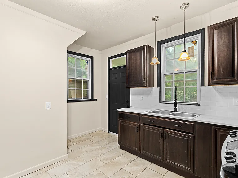 4057 Taft Ave — Photo 8