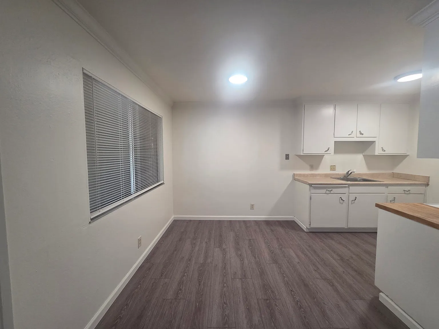 2 bed, 850 sqft, $2,360 — Photo 2