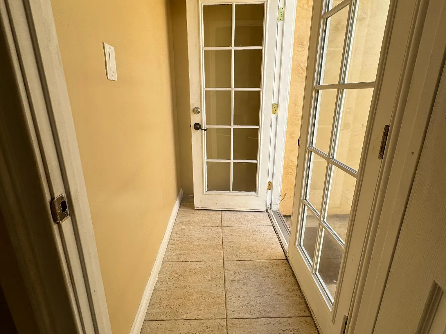 Studio, 150 sqft, $1,400 — Photo 3