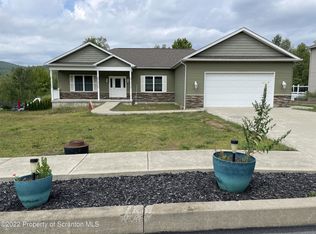 205 Azalea Dr, Mayfield, PA 18433