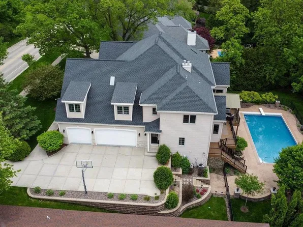 9125 Blackhawk Road, Middleton, WI 53562