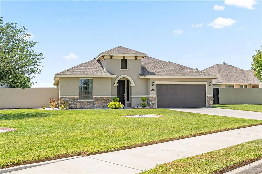 4 bed, 2.5 bath, 2208 sqft, $2,600 — Photo 2