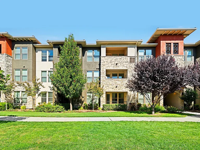 Quinn Crossing Apartments — Photo 18