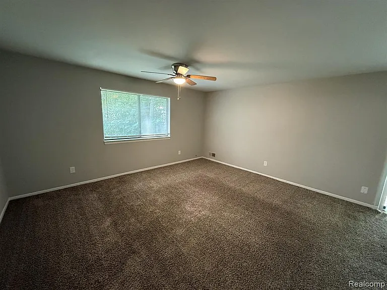 27153 Farmbrook Villa Dr — Photo 10