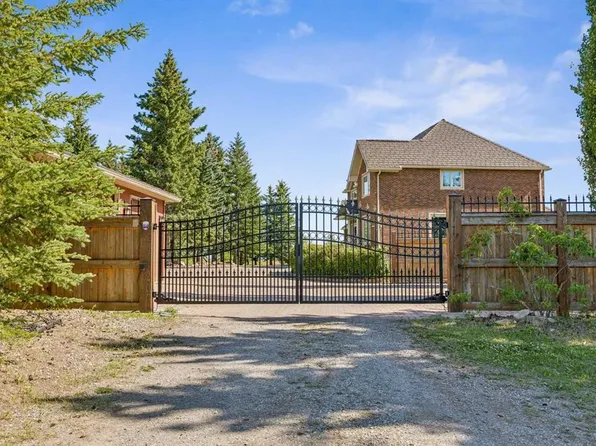 225 E Huggard Rd, Rocky View County, AB T3Z 2C2
