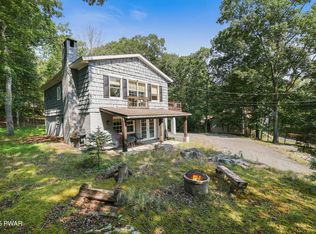 1093 Porter Dr, Bushkill, PA 18324