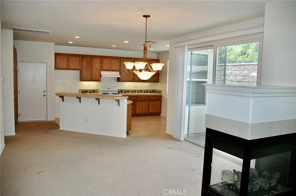 3 bed, 1714 sqft, $4,600 — Photo 2
