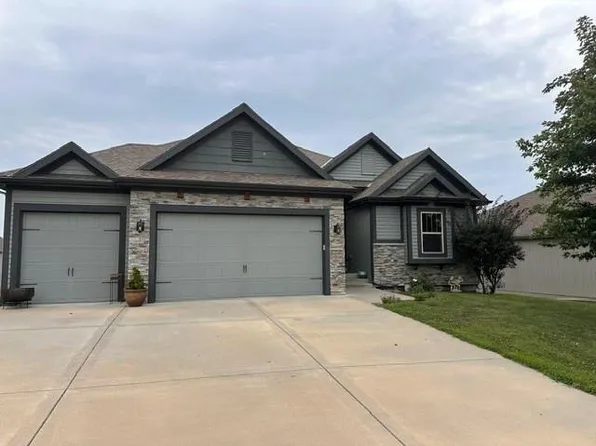 10533 N Randolph Ave, Kansas City, MO 64157