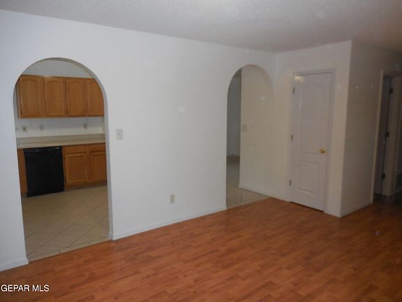 4th image of 613 Laramie River Ave