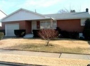 1521 Shelbourne Dr, Bethlehem, PA