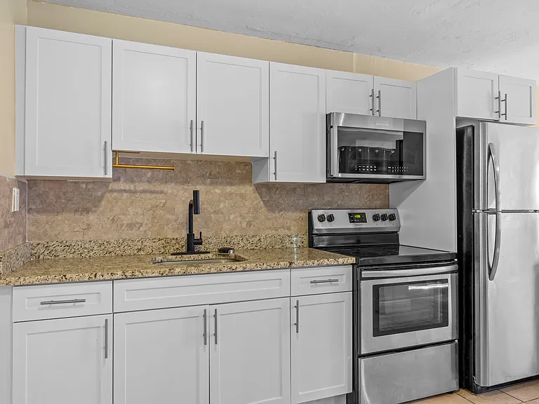 120 Pleasant Pl #1 — Photo 5