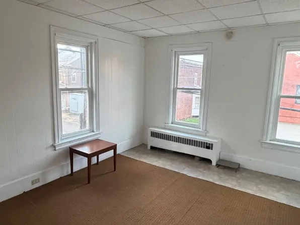 19 Walnut St #6, Milton, PA 17847