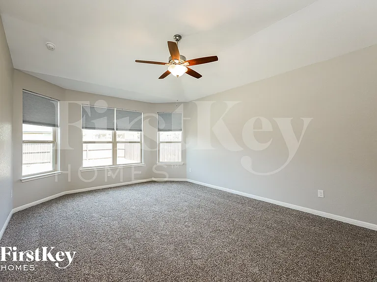 2207 Tiptop Ln — Photo 7