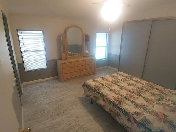 5th image of 2470 Parklane Dr
