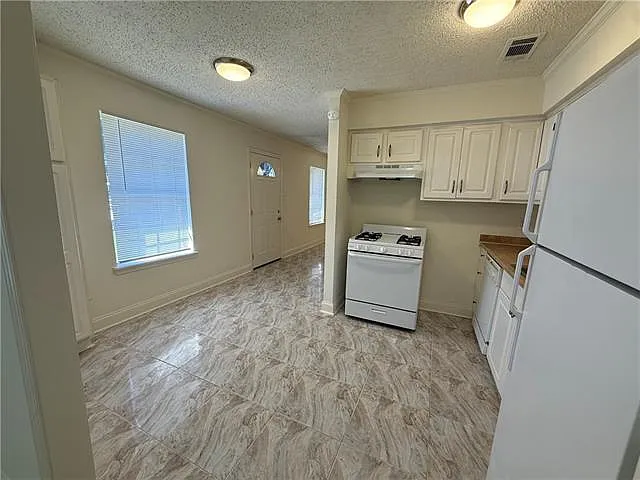 3872 E Loyola Dr — Photo 6