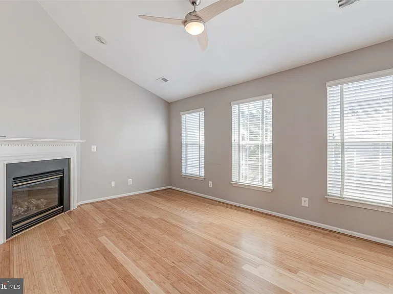 5140 Donovan Dr — Photo 14
